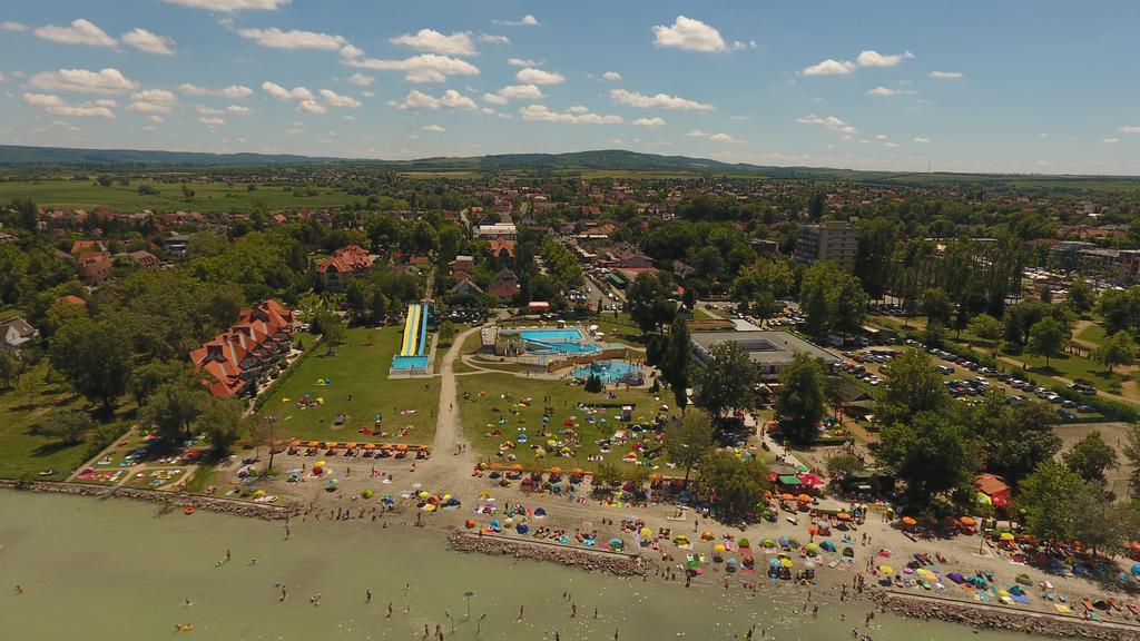 Estike Leilighet Balatonlelle Eksteriør bilde